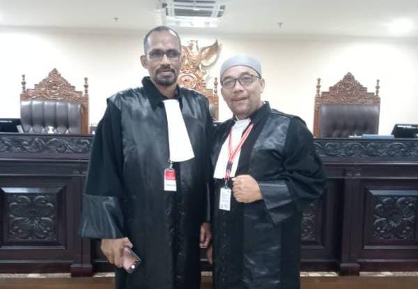 Kuasa hukum calon Wali Kota dan wakil Wali Kota Jayapura Boy Markus Dawir - Dipo Wibowo, Achmad Jaenuri dan Isnain Yeubun usai jalani sidang perdana di Mahkamah Konstitusi.
