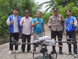 Penyuluhan Inovasi Teknologi Pertanian Drone Penyemprot Pupuk di Kelurahan Jamsaren