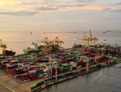 Pelindo Terminal Petikemas Tambah Alat Bongkar Muat TPK Semarang