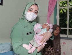 Pelukan untuk Khalisa dari Ketua Persit KCK PD V/Brawijaya