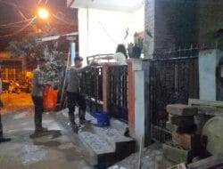 Brimob Metro Jaya Gelar Dapur Lapangan di Pondok Gede Permai, Bantu Warga Terdampak Banjir