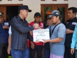 Peduli Korban Tanah Longsor Desa Babakan, Bupati Cilacap Donasikan Gaji Pribadinya
