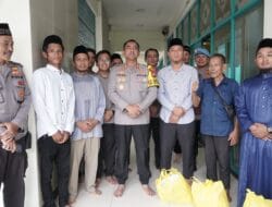 Kapolres Metro Jakarta Barat Laksanakan Safari Ramadhan, Shalat Dzuhur dan Berbagi Sembako di Masjid Jami Al Ikhwan
