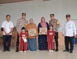 Kapolres Jember Salurkan Tali Asih Ke Sopir Dan Pedagang 