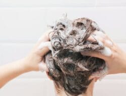 Surfaktan yang Tidak Membuat Kulit Kepala Kering: Jenis dan Manfaatnya