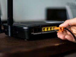 Jangan Asal Cabut! Begini Cara Merestart Router WiFi yang Tepat agar Koneksi Stabil dan Perangkat Awet