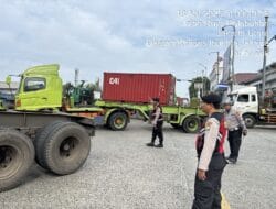 Polres Priok-Ditlantas Polda Metro Berjibaku Atasi Macet Akibat Lonjakan Truk Peti Kemas