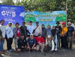 Dalam Rangka Peringati Hari Bumi,GWB Gelar Aksi Resik Di Pantai Panyanga
