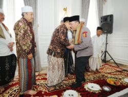 Kunjungi Buntet Pesantren Cirebon, Kapolri Silaturahmi ke Dewan Sepuh hingga Resmikan Pondok