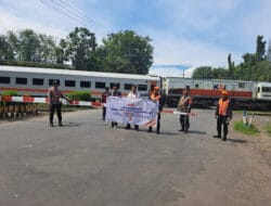 Cegah Kecelakaan di Perlintasan Sebidang, KAI Kolaborasi Dengan TNI, POLRI dan Railfans Gencar Lakukan Sosialisasi
