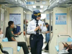 Train Attendant LRT Jabodebek Garda Depan Pelayanan dan Keamanan di Kereta Otomatis