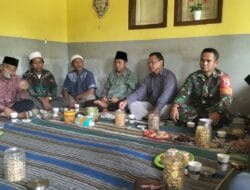 Pererat Silaturahmi Pasca Lebaran, Babinsa Kalipare Gelar Halal Bihalal Bersama Tokoh Masyarakat