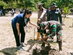 Koramil Gedangan Bersama Mahasiswa UB Tanam Ratusan Mangrove dan Cemara Udang, Edukasi Keselamatan Pantai