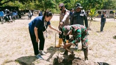 Koramil Gedangan Bersama Mahasiswa UB Tanam Ratusan Mangrove dan Cemara Udang, Edukasi Keselamatan Pantai