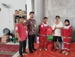 PMI Jakut Salurkan Bantuan Dampak Kebakaran di Ampera Besar Pademangan Barat