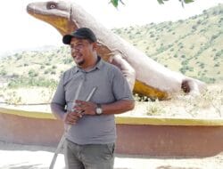Raco, Guru dan Ranger Pengabdi Pulau Komodo: “Selama anak-anak di sini butuh belajar, Saya Akan Tetap Mengajar”