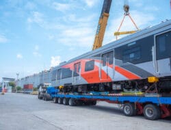 Konsisten Dukung Konektivitas, Pelindo Solusi Logistik Lanjutkan Mobilisasi Gerbong KRL