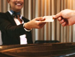 Pertumbuhan Hospitality: Apakah Mungkin Tanpa Fokus pada Well-Being Pekerja?