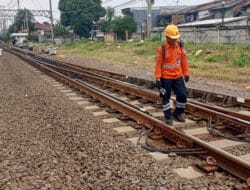 Peran Krusial Petugas Pemeriksa Jalur di Tengah Meningkatnya Jumlah Perjalanan KA