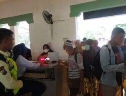 2.054 Pelanggan Gunakan Kereta Api di Stasiun Bojonegoro hari selasa Pada Libur Panjang Waisak 2025