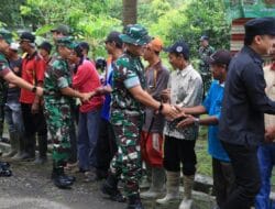 Warga Desa Kaliwungu Bahagia Menyambut Kedatangan Tim Wasev TMMD dan Rombongan Forkopimda