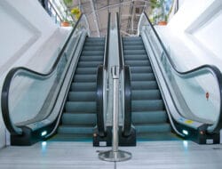 Fasilitas Eskalator di Stasiun Pasar Senen Permudah Mobilitas Penumpang Saat Libur Panjang