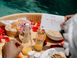 Floating Breakfast ala Grazie Bali: Sensasi Sarapan Terapung yang Instagramable dan Tak Terlupakan