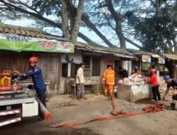 Diduga Korsleting Listrik, Lapak Pedagang di Pasar Karangmangu Kroya Hangus Terbakar