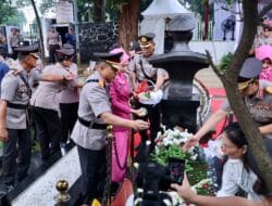 Jelang Hari Bhayangkara Ke-79, Kapolda Metro Jaya Ziarah Ke TMP Tanah Kusir