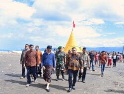 Mas Ipin Ikut Kendurian Nelayan! Labuh Laut Pantai Konang Banjir Doa dan Harapan