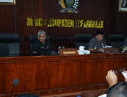 Sekda Edy Soepriyanto Wakili Bupati Trenggalek Tanggapi Pandangan Fraksi DPRD atas Ranperda LKPJ dan RPJMD