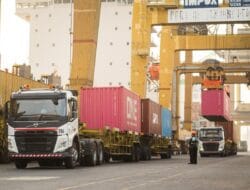 Pelindo Catat Arus Peti Kemas Ekspor Impor Semester 1 Tumbuh 13,64 Persen