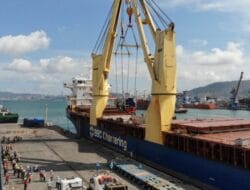 PTP Nonpetikemas Cabang Panjang Melayani Bongkar Lokomotif Impor dari Amerika Serikat