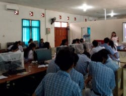 Telkom Indonesia Kenalkan AI dan Lean Canvas ke Pelajar SMK di Labuan Bajo dalam Rangkaian AI Connect
