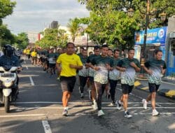Korem 081/DSJ Membelah Keramaian Pagi di Kota Pendekar