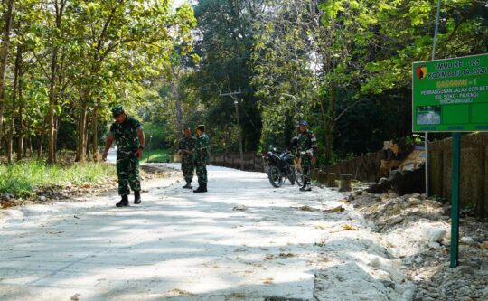 Kasdim Bojonegoro Tinjau Pembangunan Fisik Sasaran TMMD ke- 125 di Soko Temayang