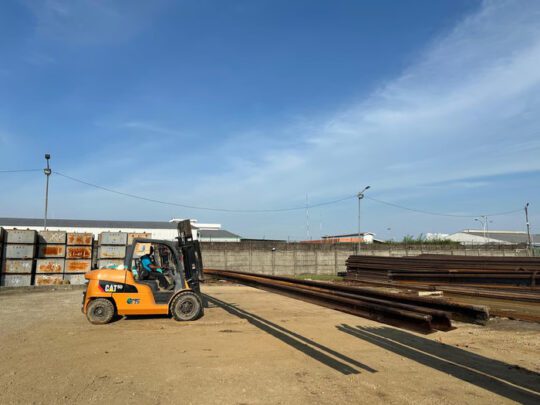 Dukung Modernisasi Rel Kereta, KAI Logistik Distribusikan 5.656 Batang Rel KA ke Berbagai Daerah