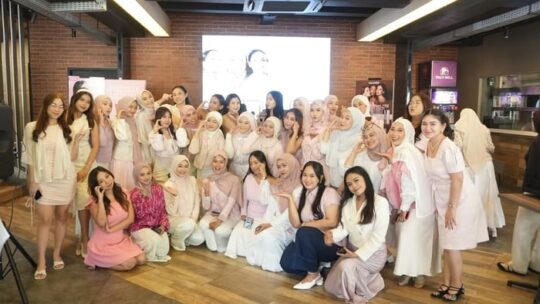 Geng Glowing Glow & Gather Sukses Dihadiri 30 Glowfluencers