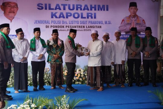 Kapolri Listyo Sigit Silaturahmi Ke Ponpes Langitan Tuban, Ini Hajadnya 