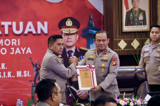Polda Metro Jaya Gelar Tradisi Penyambutan Kapolda Baru dan Pelepasan Kapolda Lama