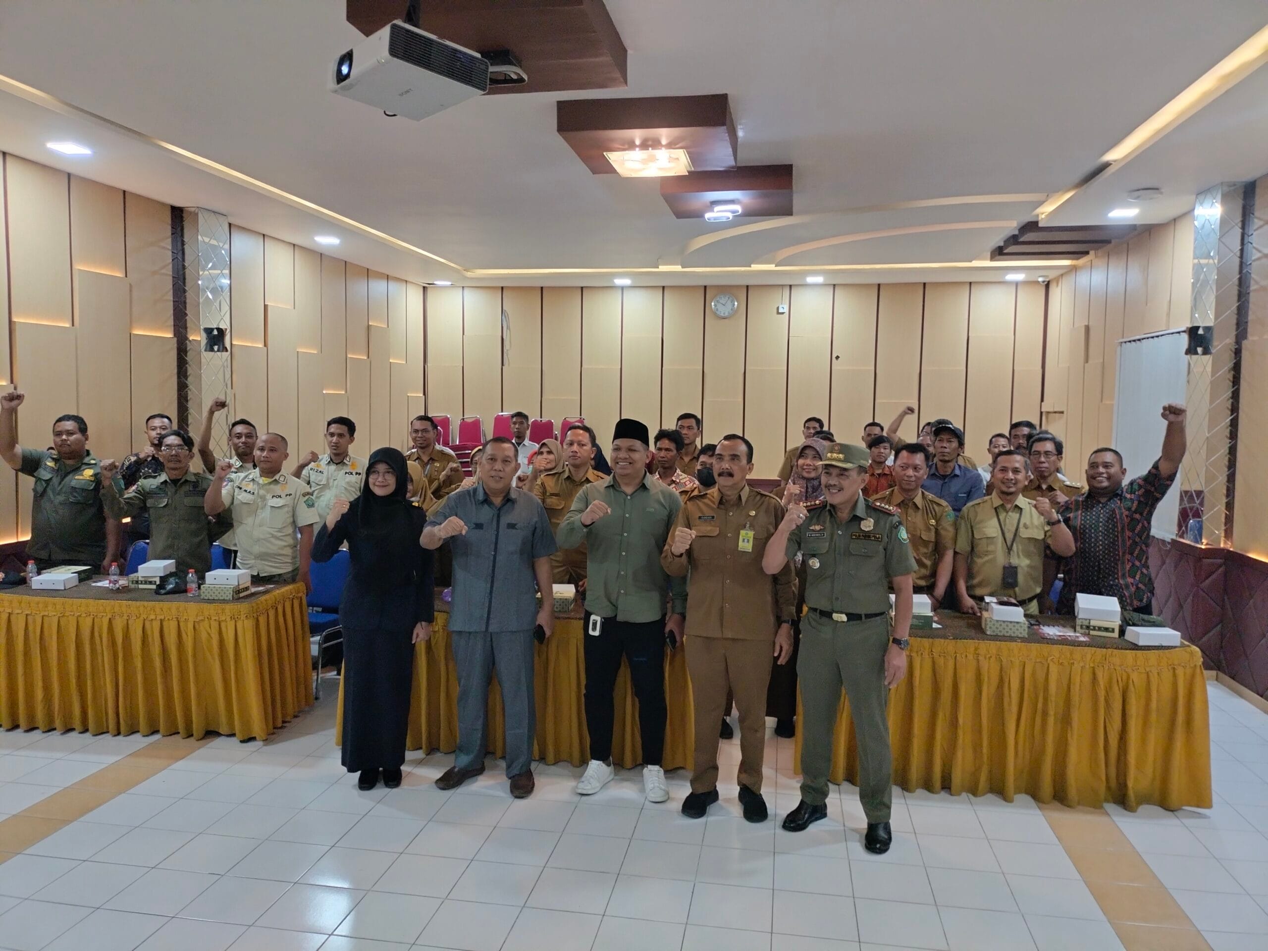 Wakil Ketua III DPRD Kabupaten Sidoarjo,  Warih Andono, Berikan Semangat “Gempur Rokok Ilegal,” Yes Yes Yes “