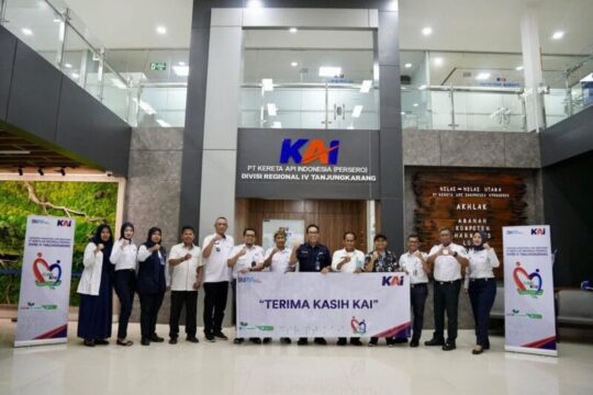 KAI Divre IV Tanjungkarang Kembali Salurkan Bantuan Bina Lingkungan Triwulan III 2025