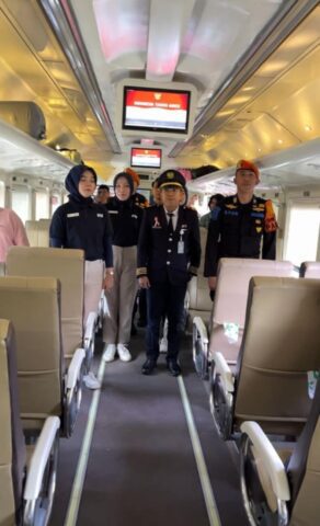 Peringati Hari Kemerdekaan RI, KAI Gelar Aksi Serentak Kumandangkan Indonesia Raya di Stasiun dan Kereta
