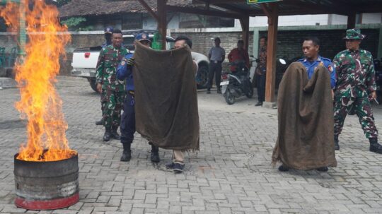 TMMD 125 Bojonegoro Edukasi Warga Soko tentang Pencegahan dan Penanganan Bahaya Kebakaran