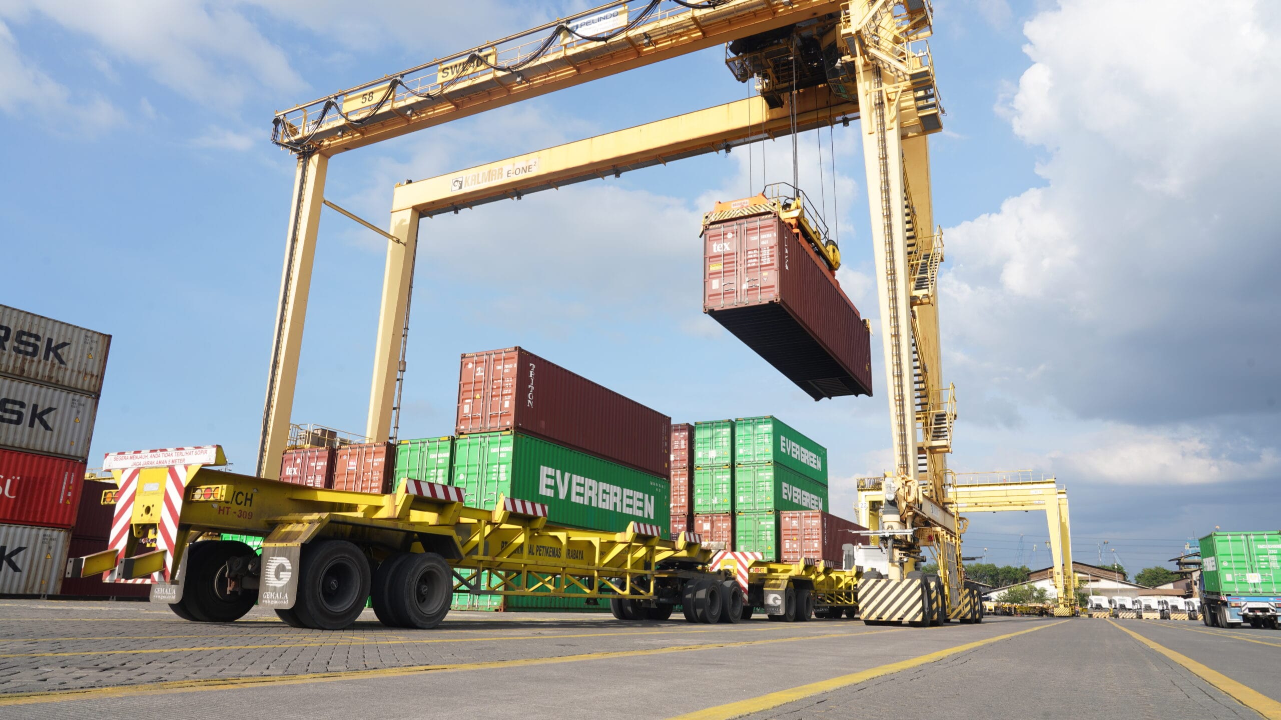 Arus Peti Kemas TPS Pada Bulan Juli 2025 Tetap Kuat