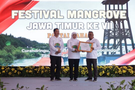 Kelompok Tani Hutan Sido Makmur Desa Kembang Kab. Pacitan Raih Penghargaan Pelestari Mangrove dari Gubernur Jatim