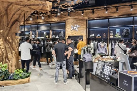 Arcteryx Indonesia Beri Panduan Memilih Warna Apparel Outdoor untuk Tampilan Stylish