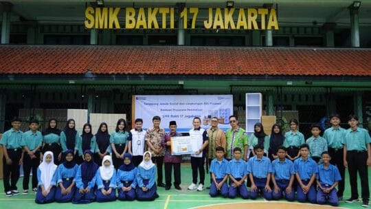 BRI Finance Rayakan Hari Pelanggan Nasional dengan Perkuat Komitmen TJSL Bidang Pendidikan