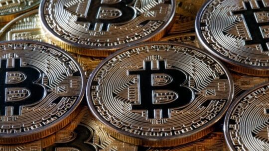 Bitcoin Tertekan, Support Krusial di $105.000 Jadi Penentu Arah Harga