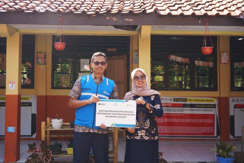 Dorong Peningkatan Sekolah Adiwiyata, UBP Jatigede Berikan Bantuan Perlengkapan Sarana ke SDN Parakankondang